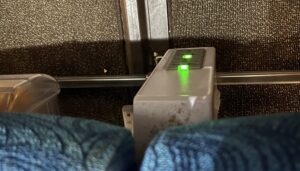ハワイアン航空の機内コンセント